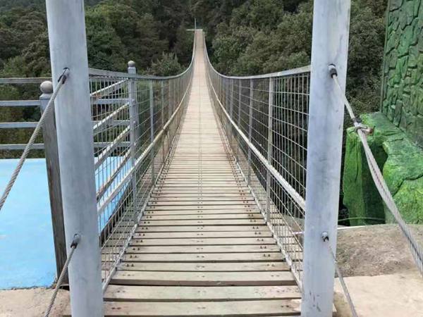 木質(zhì)吊橋 木質(zhì)吊橋